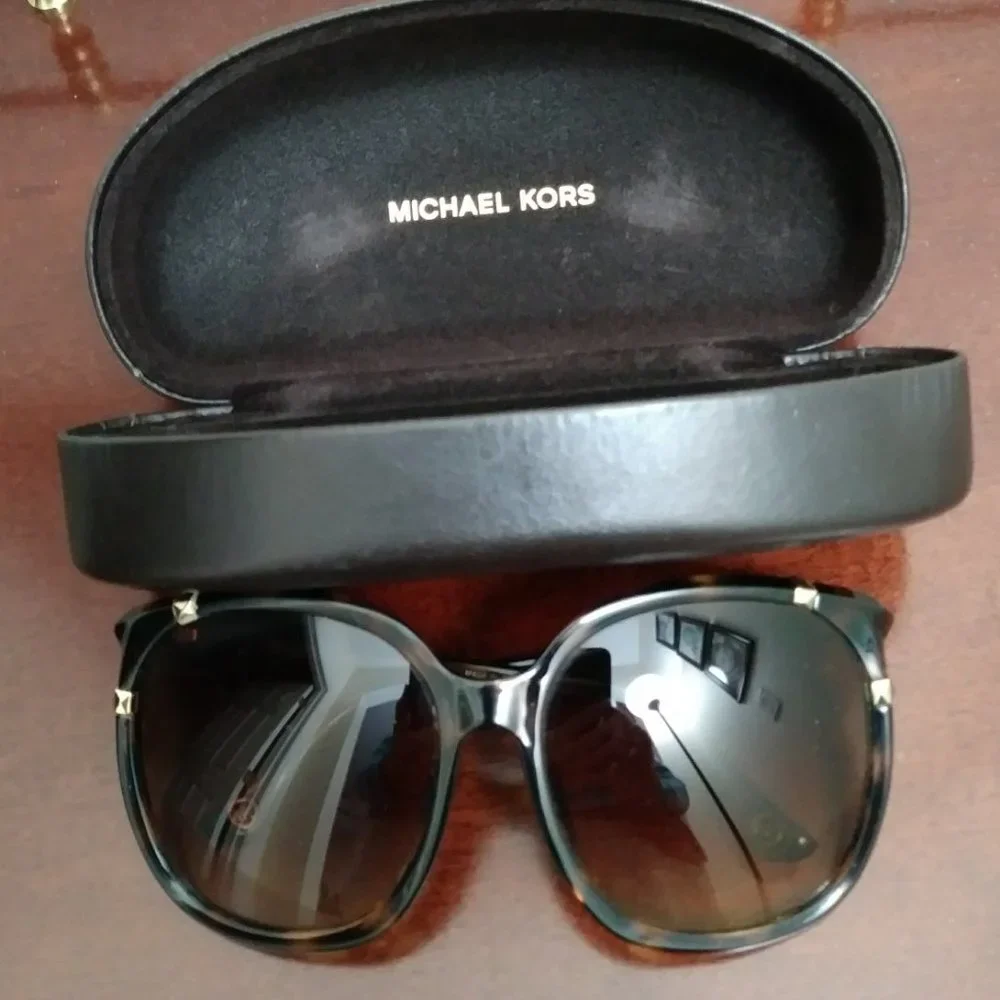 Michael Kors Oversize Tortoise Brown Sunglasses - Picture 1 of 14